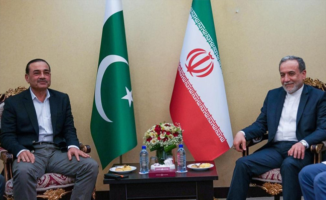 Iran foreign minister Araghchi meets Pakistan Army chief Munir